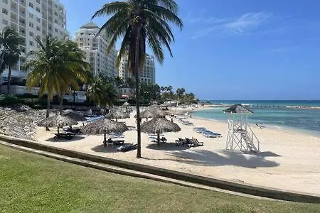 Hospitality Expert Mccartney - Tour Pool Bar Beach Montego Bay Jamaica