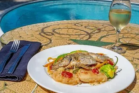 Hospitality Expert Mccartney - Tour Pool Bar Beach Montego Bay 0*,  Jamaica